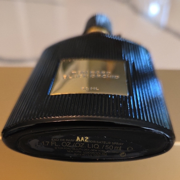Tom Ford Black Orchid Perfume - Black and Gold - Picture 3 of 6